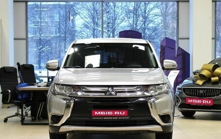 Mitsubishi Outlander III рестайлинг 3, 2018 год, 1 945 000 рублей, 2 фотография