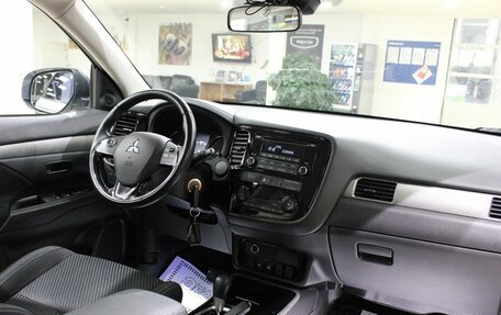 Mitsubishi Outlander III рестайлинг 3, 2018 год, 1 945 000 рублей, 21 фотография