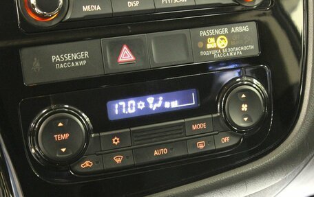 Mitsubishi Outlander III рестайлинг 3, 2018 год, 1 945 000 рублей, 15 фотография