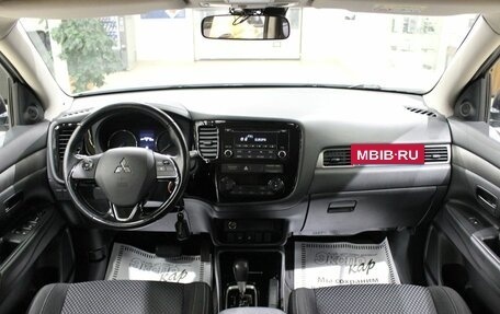 Mitsubishi Outlander III рестайлинг 3, 2018 год, 1 945 000 рублей, 19 фотография