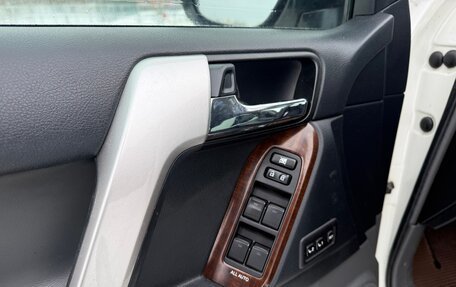 Toyota Land Cruiser Prado 150 рестайлинг 2, 2010 год, 3 000 000 рублей, 16 фотография