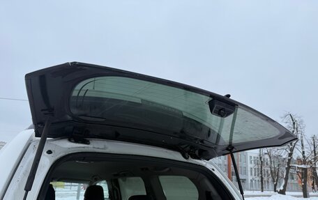 Toyota Land Cruiser Prado 150 рестайлинг 2, 2010 год, 3 000 000 рублей, 17 фотография