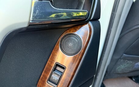 Toyota Land Cruiser Prado 150 рестайлинг 2, 2010 год, 3 000 000 рублей, 18 фотография