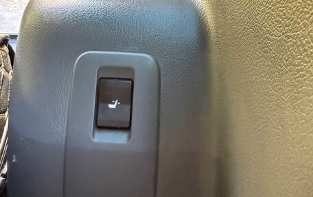 Toyota Land Cruiser Prado 150 рестайлинг 2, 2010 год, 3 000 000 рублей, 34 фотография