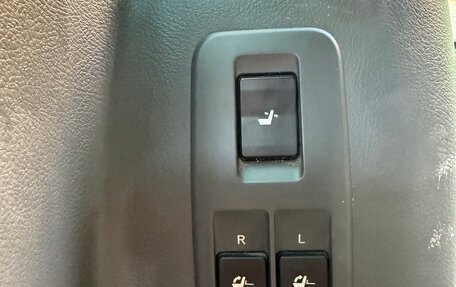 Toyota Land Cruiser Prado 150 рестайлинг 2, 2010 год, 3 000 000 рублей, 33 фотография