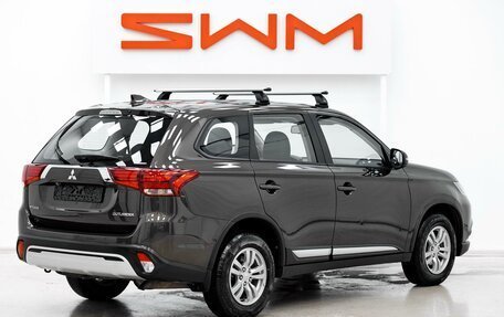 Mitsubishi Outlander III рестайлинг 3, 2020 год, 1 799 000 рублей, 2 фотография