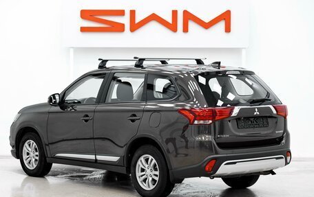 Mitsubishi Outlander III рестайлинг 3, 2020 год, 1 799 000 рублей, 4 фотография