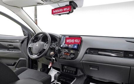 Mitsubishi Outlander III рестайлинг 3, 2020 год, 1 799 000 рублей, 11 фотография