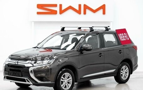 Mitsubishi Outlander III рестайлинг 3, 2020 год, 1 799 000 рублей, 3 фотография