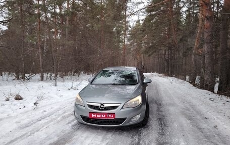 Opel Astra J, 2010 год, 590 000 рублей, 1 фотография