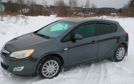 Opel Astra J, 2010 год, 570 000 рублей, 3 фотография