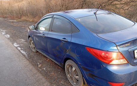 Hyundai Solaris II рестайлинг, 2011 год, 700 000 рублей, 2 фотография