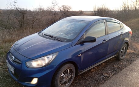 Hyundai Solaris II рестайлинг, 2011 год, 700 000 рублей, 5 фотография