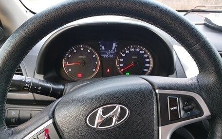 Hyundai Solaris II рестайлинг, 2011 год, 700 000 рублей, 3 фотография