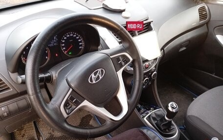 Hyundai Solaris II рестайлинг, 2011 год, 700 000 рублей, 4 фотография