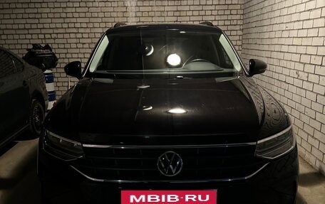 Volkswagen Tiguan II, 2021 год, 3 000 000 рублей, 2 фотография