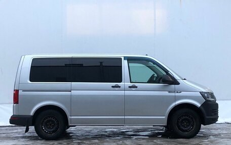 Volkswagen Caravelle T6 рестайлинг, 2017 год, 2 355 000 рублей, 4 фотография