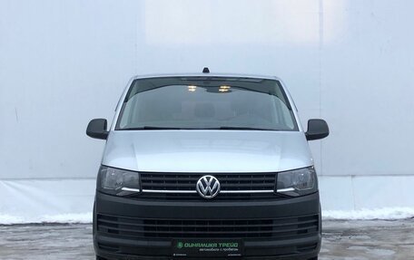 Volkswagen Caravelle T6 рестайлинг, 2017 год, 2 355 000 рублей, 2 фотография