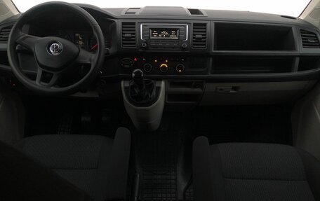 Volkswagen Caravelle T6 рестайлинг, 2017 год, 2 355 000 рублей, 14 фотография