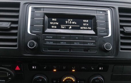 Volkswagen Caravelle T6 рестайлинг, 2017 год, 2 355 000 рублей, 15 фотография