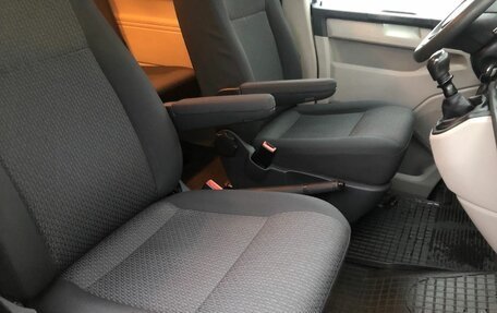 Volkswagen Caravelle T6 рестайлинг, 2017 год, 2 355 000 рублей, 10 фотография