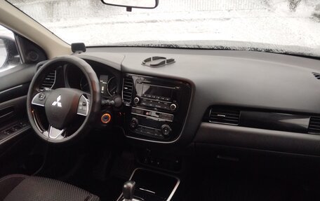 Mitsubishi Outlander III рестайлинг 3, 2019 год, 1 850 000 рублей, 11 фотография