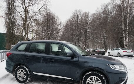 Mitsubishi Outlander III рестайлинг 3, 2019 год, 1 850 000 рублей, 3 фотография