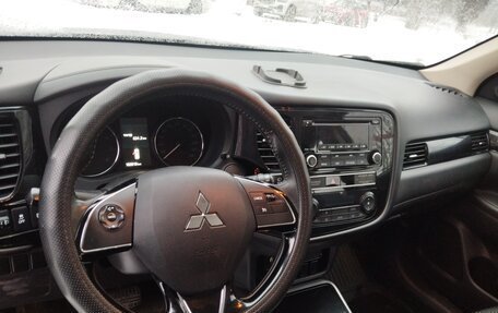 Mitsubishi Outlander III рестайлинг 3, 2019 год, 1 850 000 рублей, 6 фотография