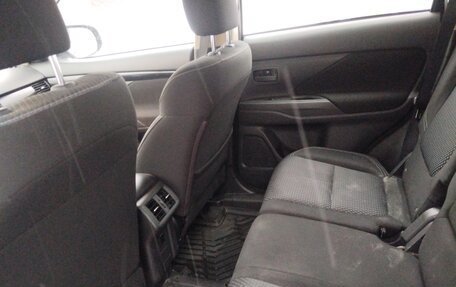 Mitsubishi Outlander III рестайлинг 3, 2019 год, 1 850 000 рублей, 8 фотография