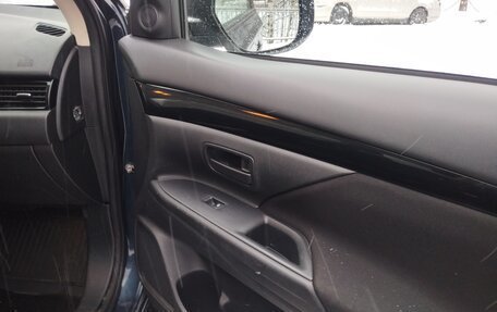 Mitsubishi Outlander III рестайлинг 3, 2019 год, 1 850 000 рублей, 12 фотография