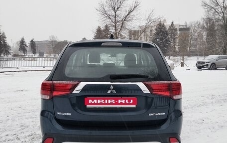 Mitsubishi Outlander III рестайлинг 3, 2019 год, 1 850 000 рублей, 4 фотография