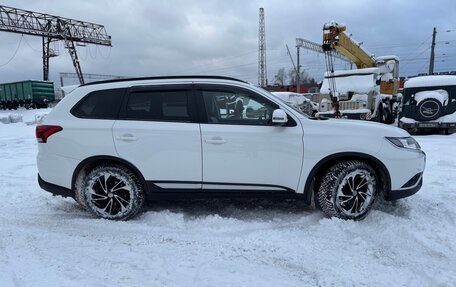 Mitsubishi Outlander III рестайлинг 3, 2021 год, 2 350 000 рублей, 4 фотография