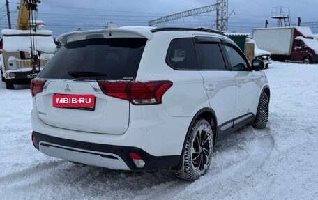 Mitsubishi Outlander III рестайлинг 3, 2021 год, 2 350 000 рублей, 3 фотография