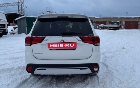 Mitsubishi Outlander III рестайлинг 3, 2021 год, 2 350 000 рублей, 6 фотография