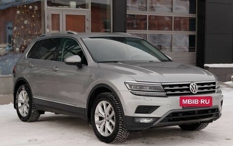 Volkswagen Tiguan II, 2018 год, 3 280 000 рублей, 3 фотография