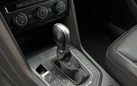 Volkswagen Tiguan II, 2018 год, 3 280 000 рублей, 15 фотография