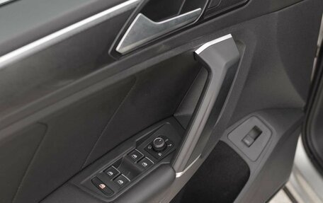 Volkswagen Tiguan II, 2018 год, 3 280 000 рублей, 16 фотография