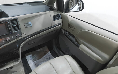 Toyota Sienna III, 2010 год, 1 539 000 рублей, 15 фотография