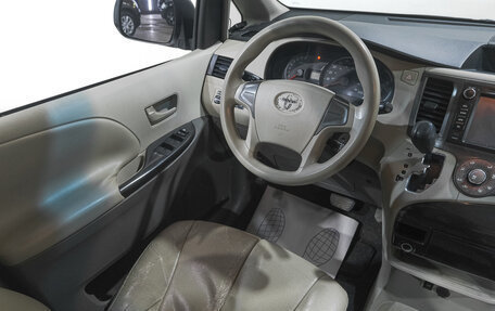 Toyota Sienna III, 2010 год, 1 539 000 рублей, 14 фотография