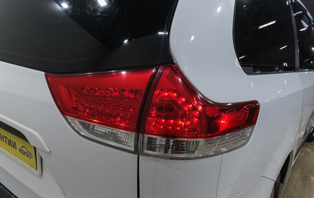 Toyota Sienna III, 2010 год, 1 539 000 рублей, 11 фотография