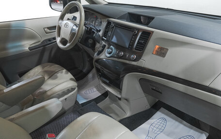 Toyota Sienna III, 2010 год, 1 539 000 рублей, 13 фотография