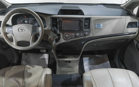 Toyota Sienna III, 2010 год, 1 539 000 рублей, 16 фотография