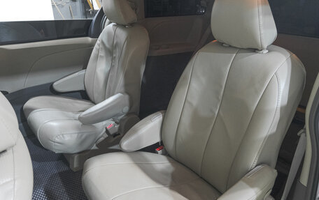 Toyota Sienna III, 2010 год, 1 539 000 рублей, 26 фотография