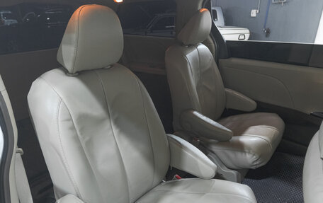 Toyota Sienna III, 2010 год, 1 539 000 рублей, 24 фотография