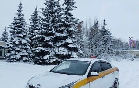 KIA Rio IV, 2018 год, 1 040 000 рублей, 2 фотография