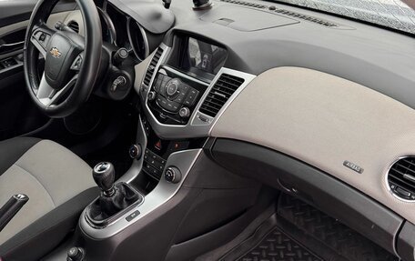 Chevrolet Cruze II, 2011 год, 390 000 рублей, 16 фотография