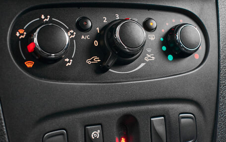 Renault Sandero II рестайлинг, 2018 год, 1 240 000 рублей, 14 фотография