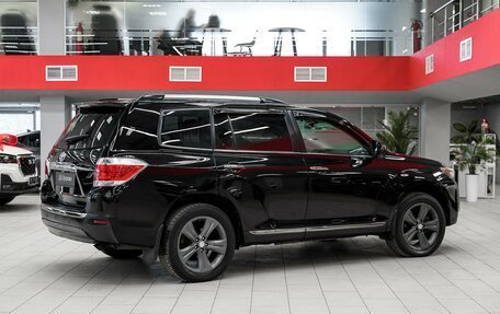 Toyota Highlander III, 2012 год, 1 950 000 рублей, 2 фотография