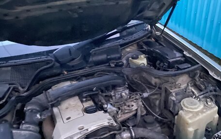 Mercedes-Benz E-Класс, 1997 год, 280 000 рублей, 2 фотография