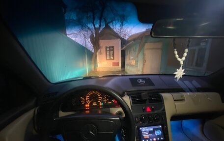 Mercedes-Benz E-Класс, 1997 год, 280 000 рублей, 3 фотография